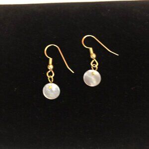 🛒 $8 - Petite dangle shell earrings